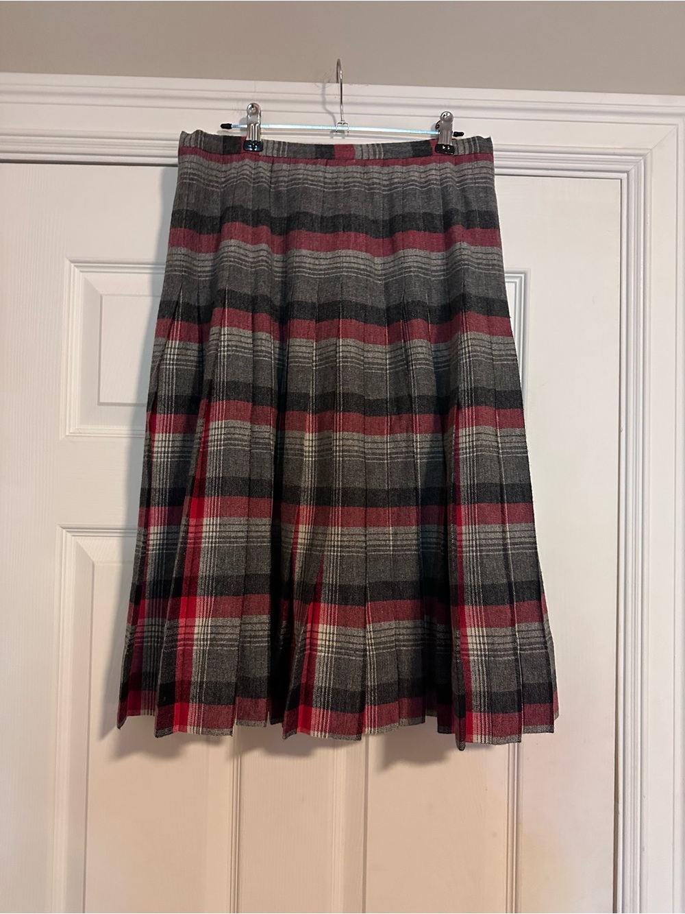 Vintage Plaid Pleated Midi Skirt in Gray and Red